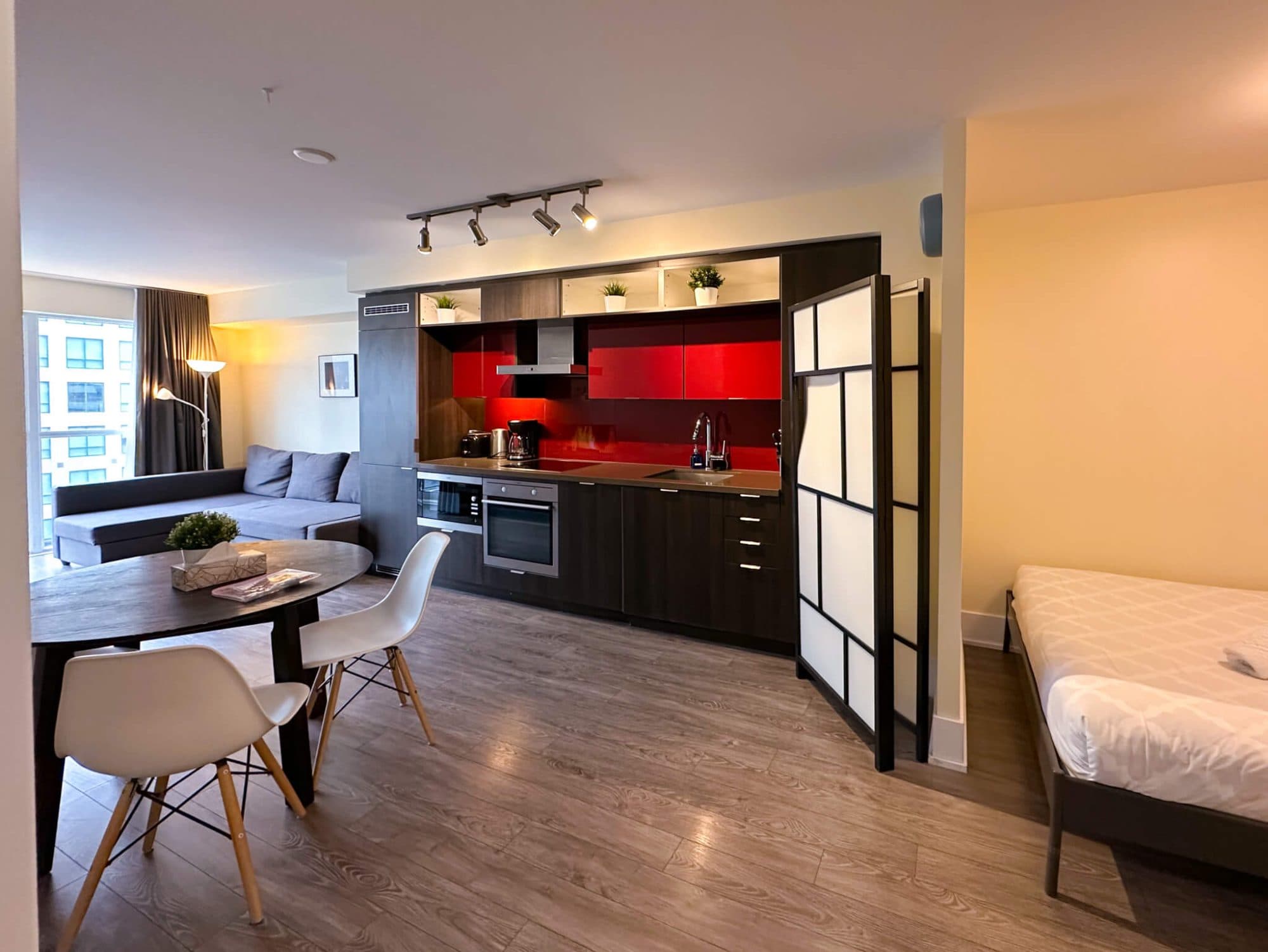Flexible 1BR + Den Suite with Sofa Bed near the CN Tower — photo 4 — Atmos, Entertainment District