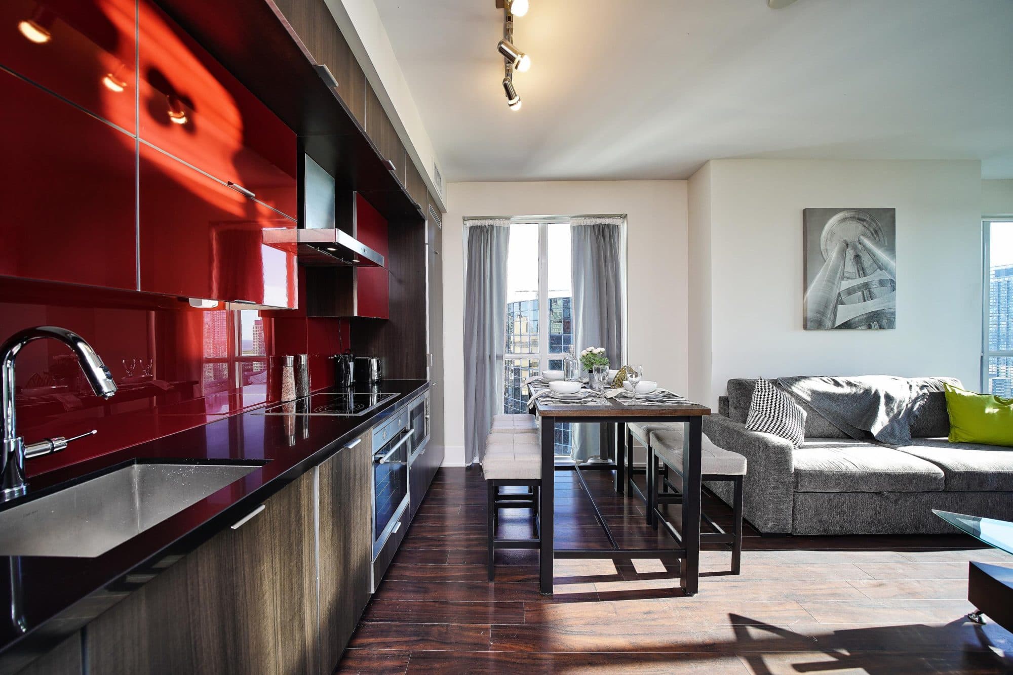 City-View 2BR Suite with Queen Beds near the CN Tower — photo 3 — Atmos, Entertainment District
