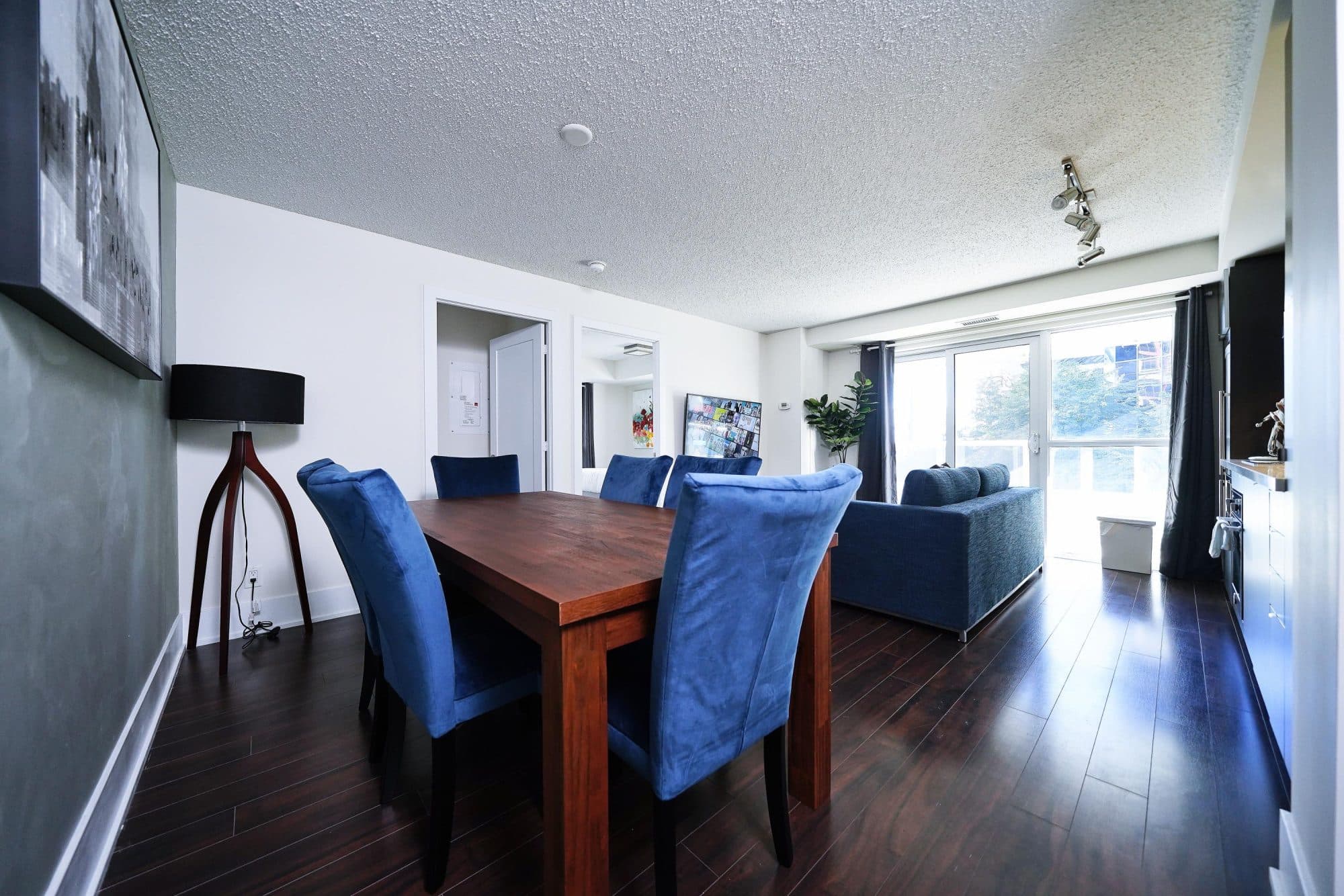 Skyline 2BR Suite with Sofa Bed near the CN Tower — photo 4 — Atmos, Entertainment District