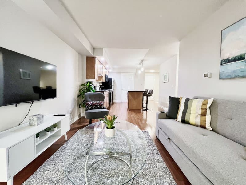 Skyline 1BR + Den Suite near the Entertainment District — photo 2 — Icon, Wellington West