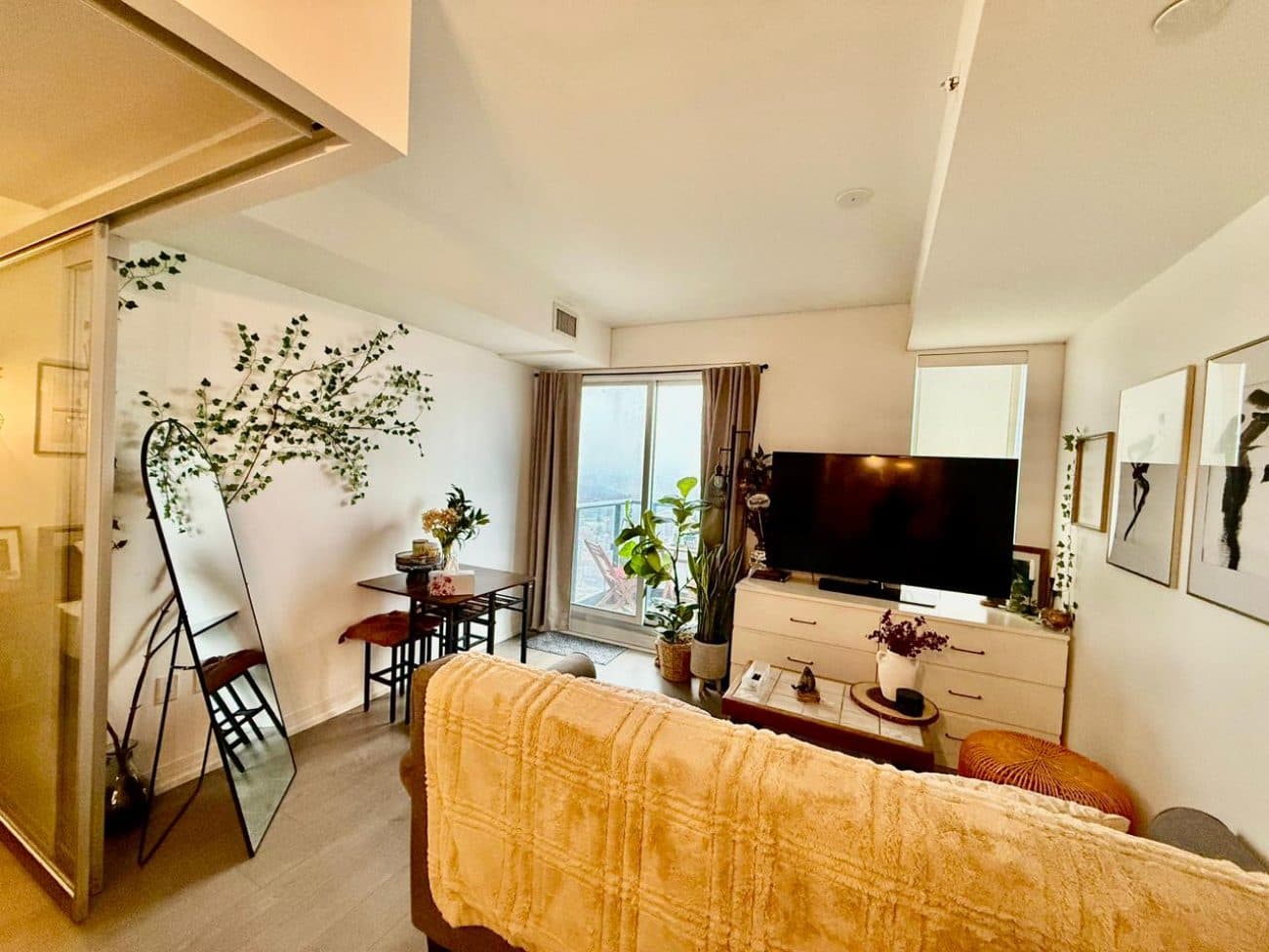 City-View 1BR Suite with Queen Bed near Dundas Square — photo 2 — Jarvis, Downtown East
