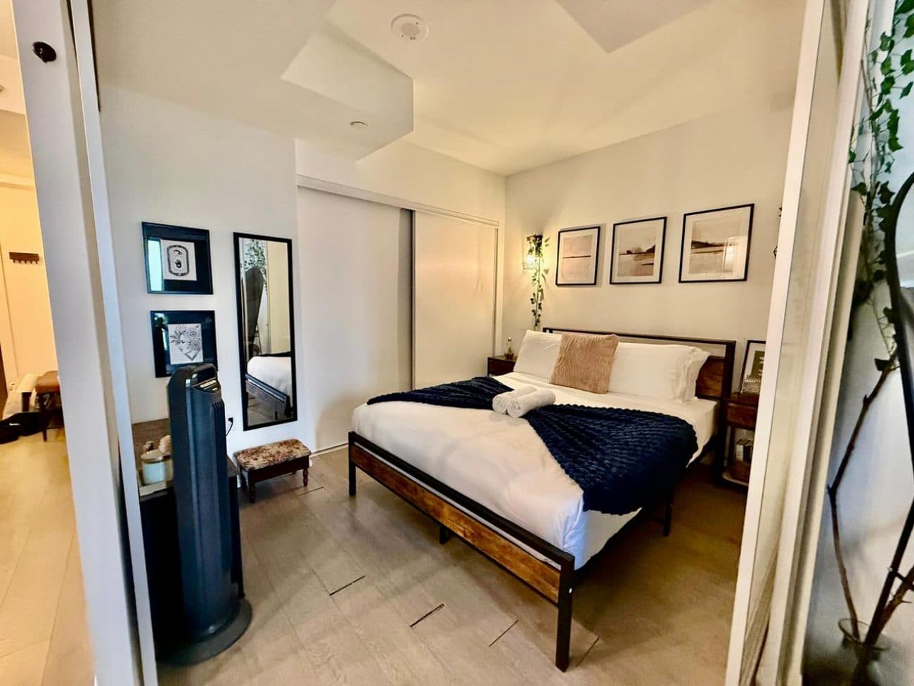 City-View 1BR Suite with Queen Bed near Dundas Square — photo 4 — Jarvis, Downtown East