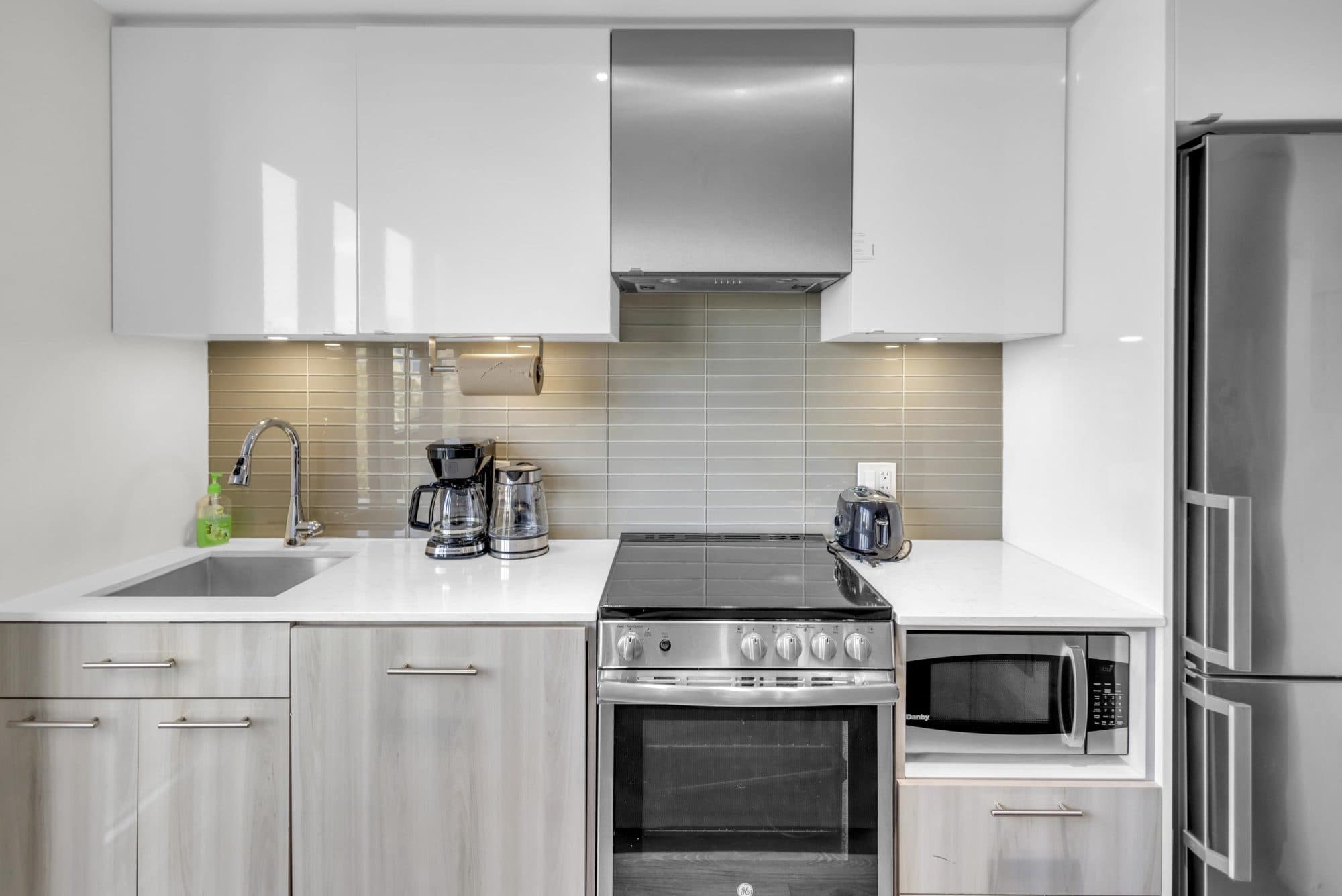 1BR Suite with Queen Bed near Dundas Square — photo 3 — Jarvis, Downtown East