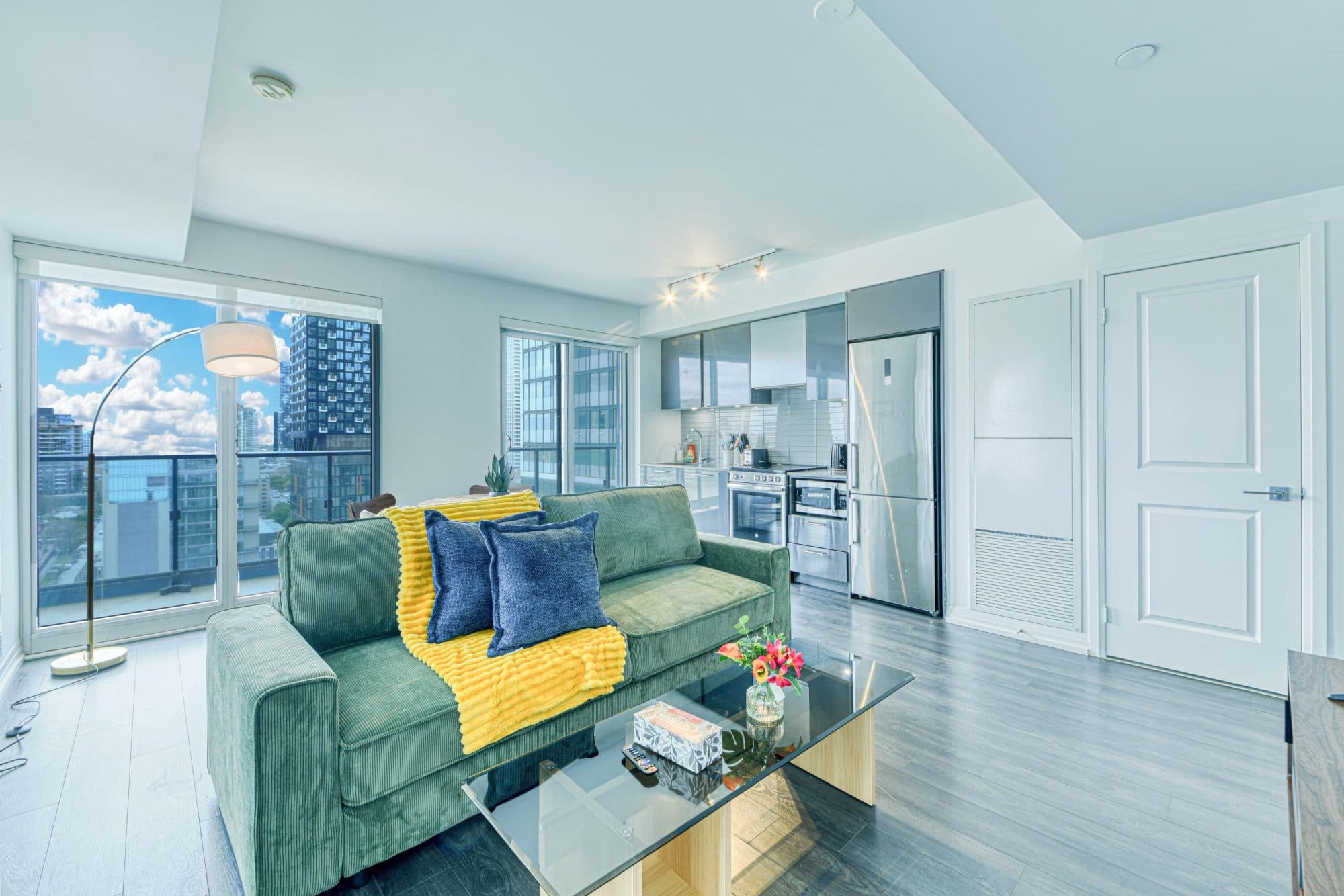 Spacious 3BR Suite with Sofa Bed near Dundas Square — photo 4 — Jarvis, Downtown East