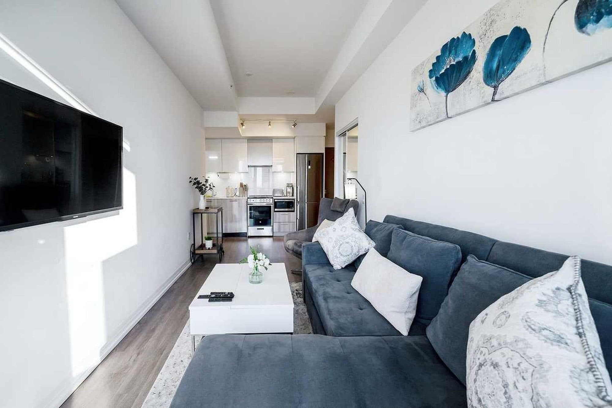 Spacious 3BR / 2BA Suite with Sofa Bed near Dundas Square — photo 5 — Jarvis, Downtown East