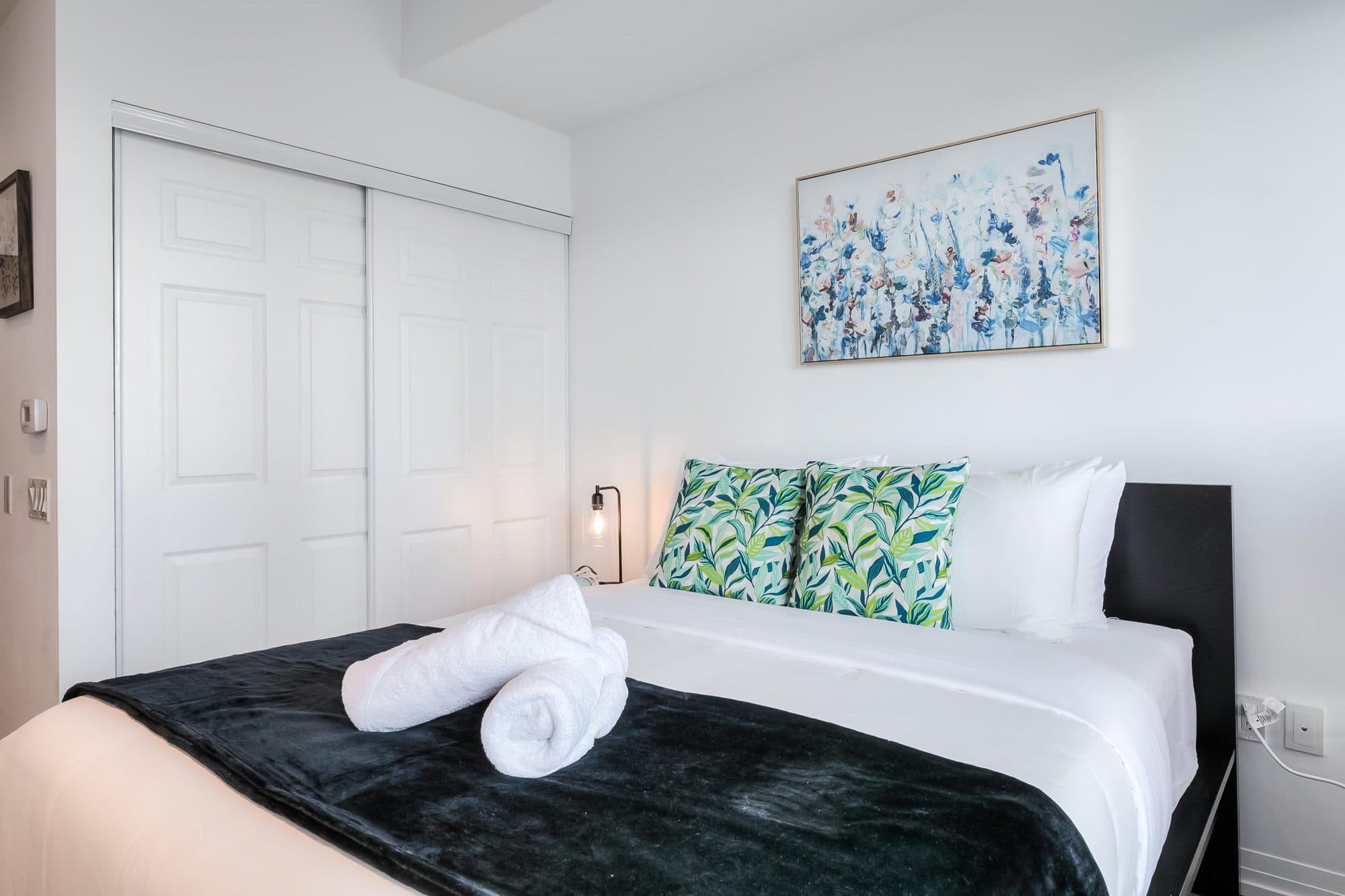 City-View Studio Suite with Queen Bed near Dundas Square — photo 5 — Jarvis, Downtown East
