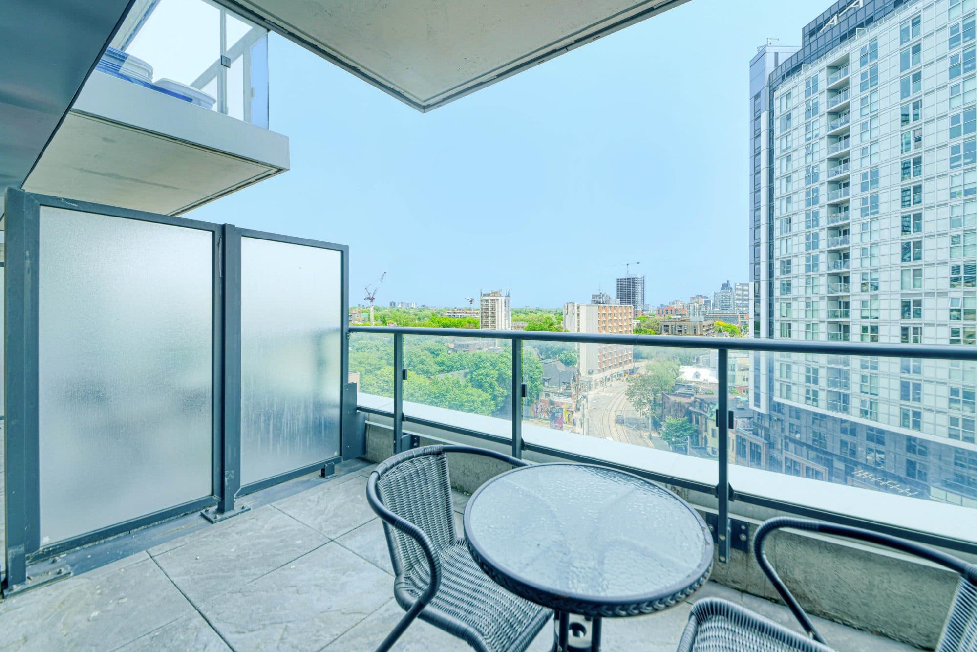 Signature Studio Suite with Queen Bed near Dundas Square — photo 2 — Jarvis, Downtown East