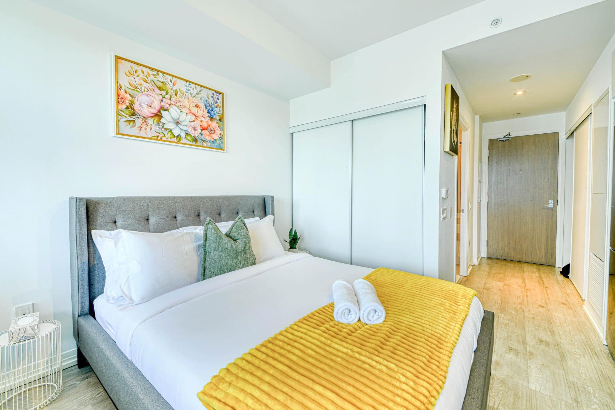 Signature Studio Suite with Queen Bed near Dundas Square — photo 5 — Jarvis, Downtown East