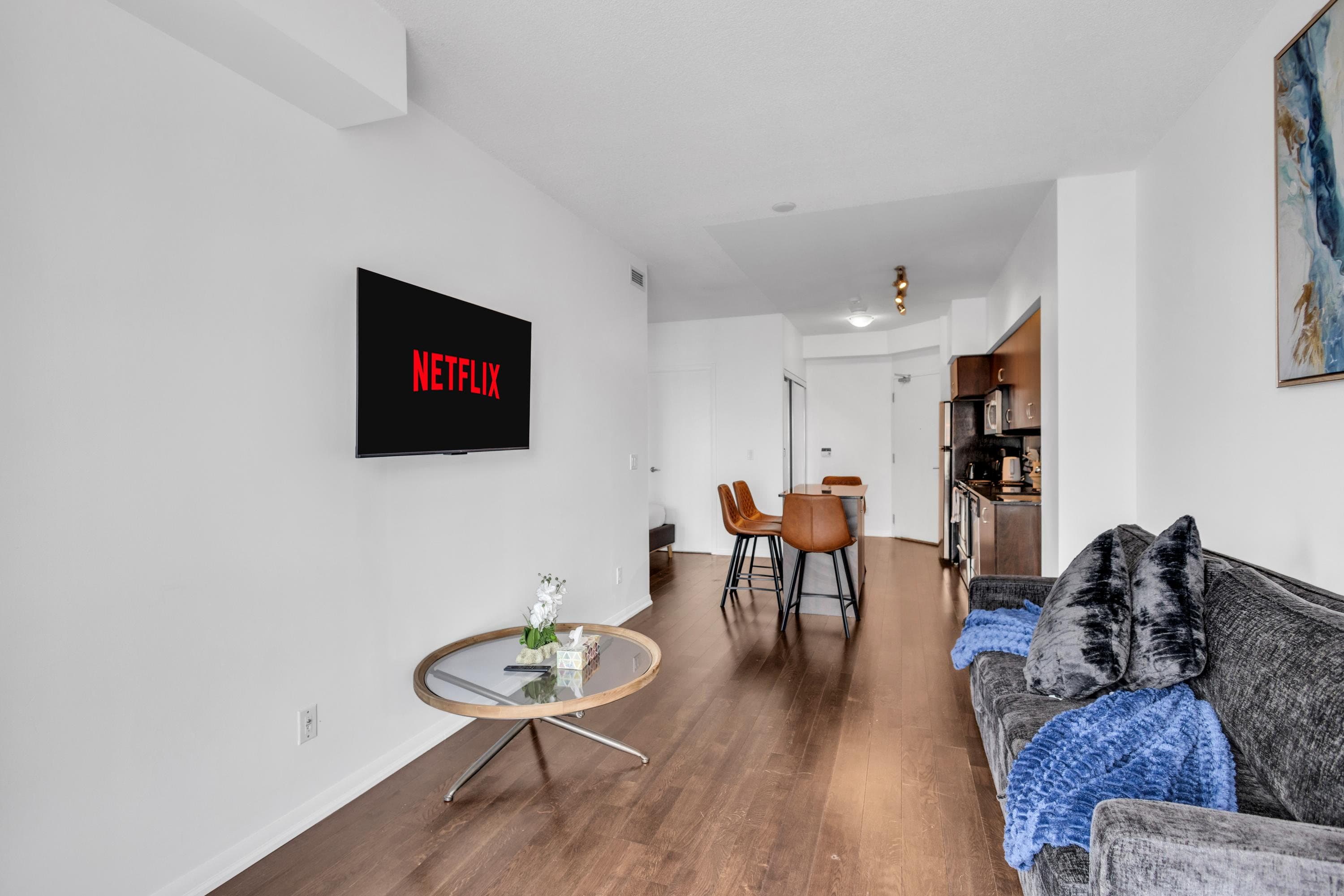Skyline 1BR + Den Suite near Fort York — photo 2 — Neptune, Fort York