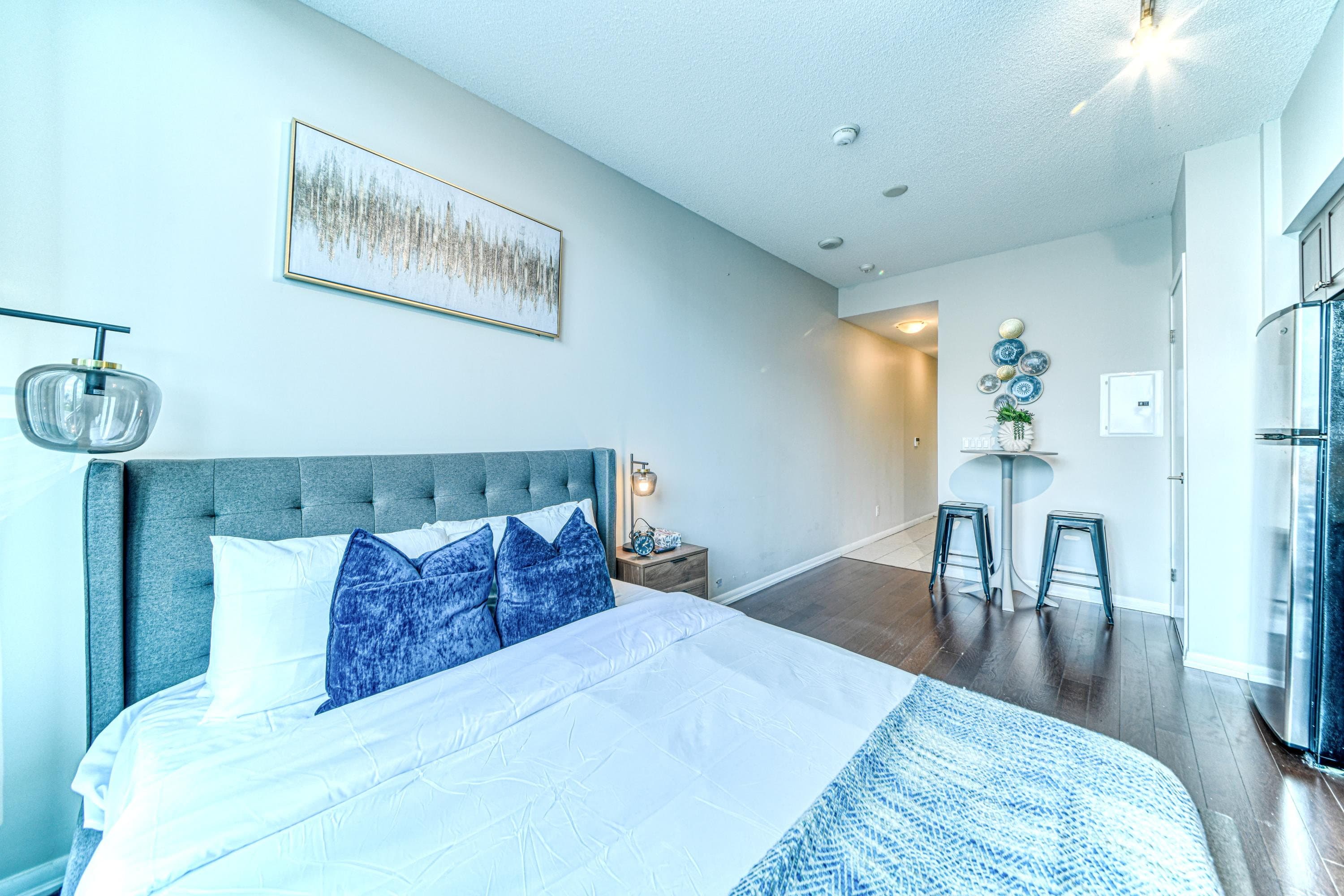 Skyline Studio Suite with Queen Bed near Fort York — photo 5 — Neptune, Fort York
