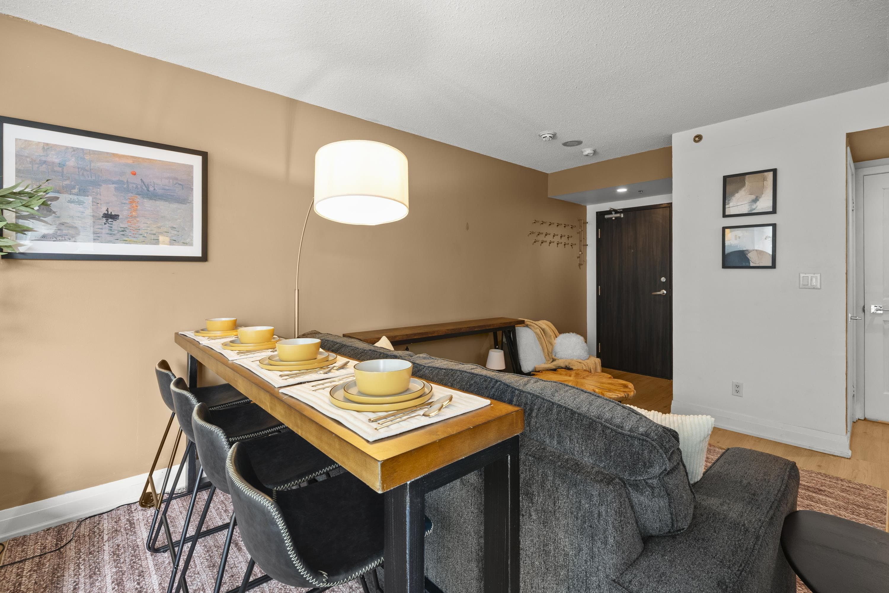 City-View Studio Suite with Queen Bed near Yonge-Dundas — photo 4 — Pantages, Downtown Yonge
