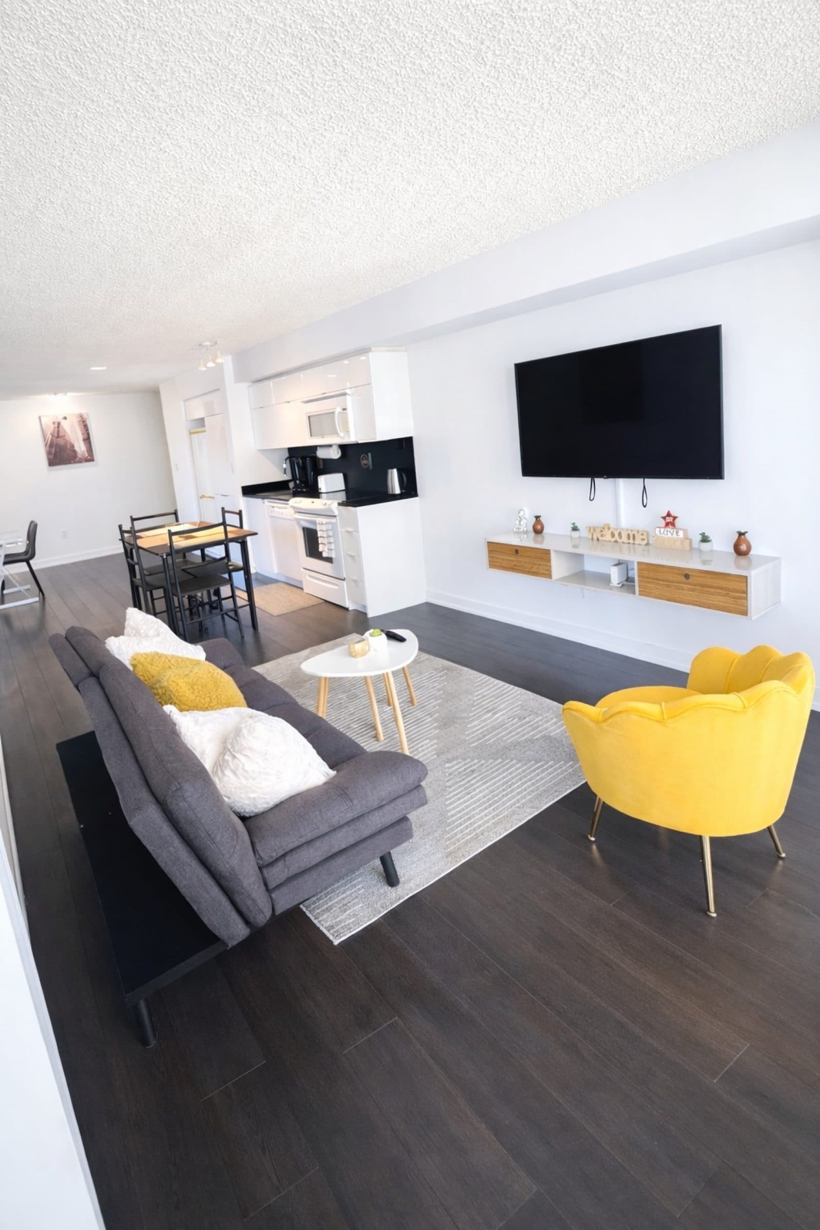 Skyline 1BR + Den Suite near the Waterfront — photo 5 — Parade, CityPlace