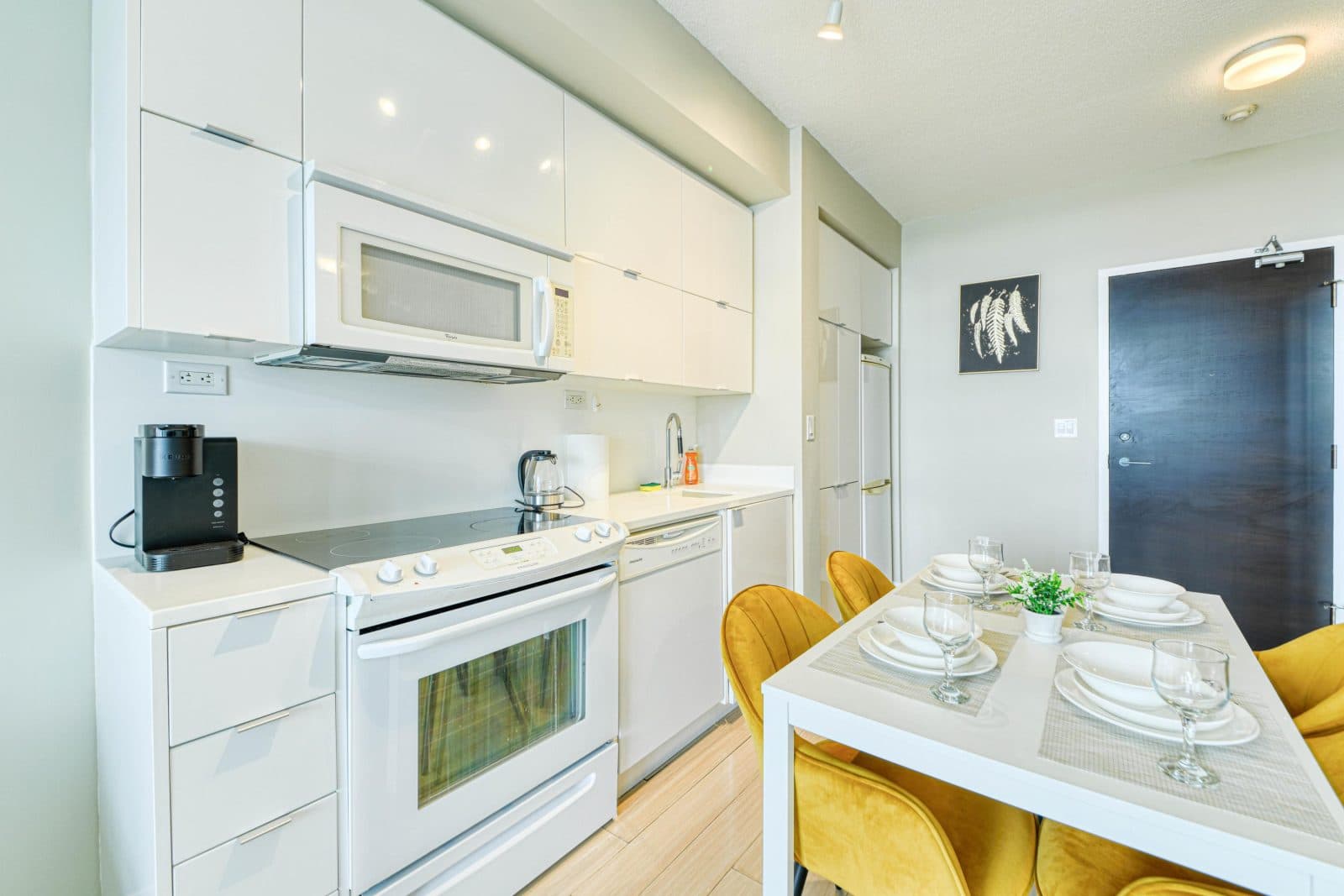 City-View 2BR Suite with Queen Beds near the Waterfront — photo 3 — Parade, CityPlace