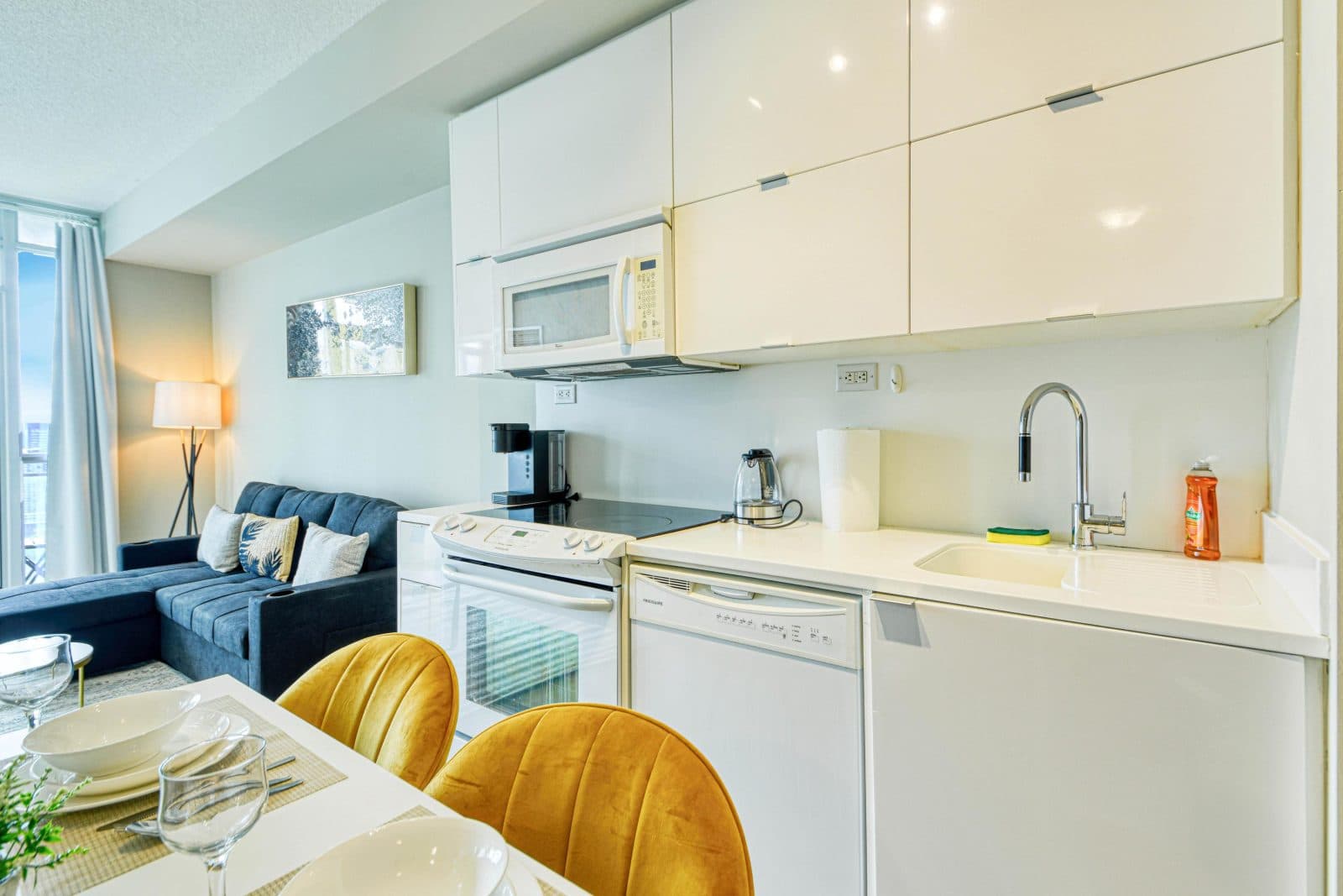City-View 2BR Suite with Queen Beds near the Waterfront — photo 4 — Parade, CityPlace