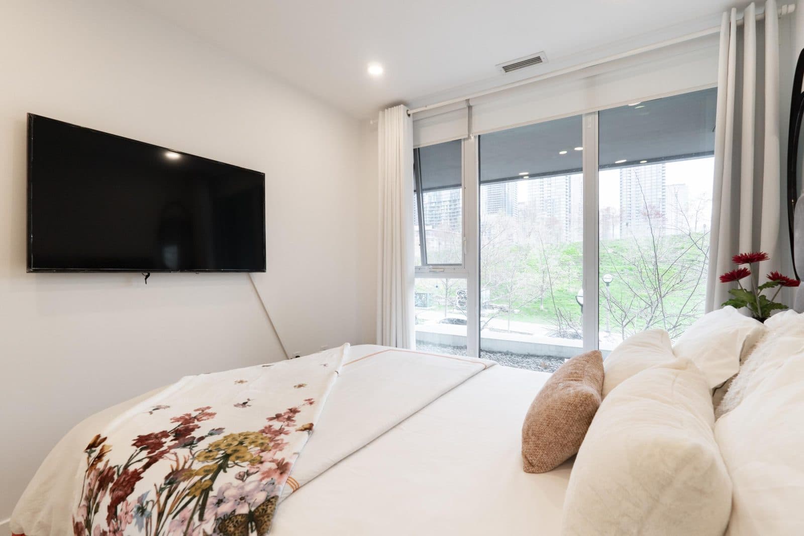 Signature 2BR Suite with Queen Beds near the Waterfront — photo 2 — Parade, CityPlace