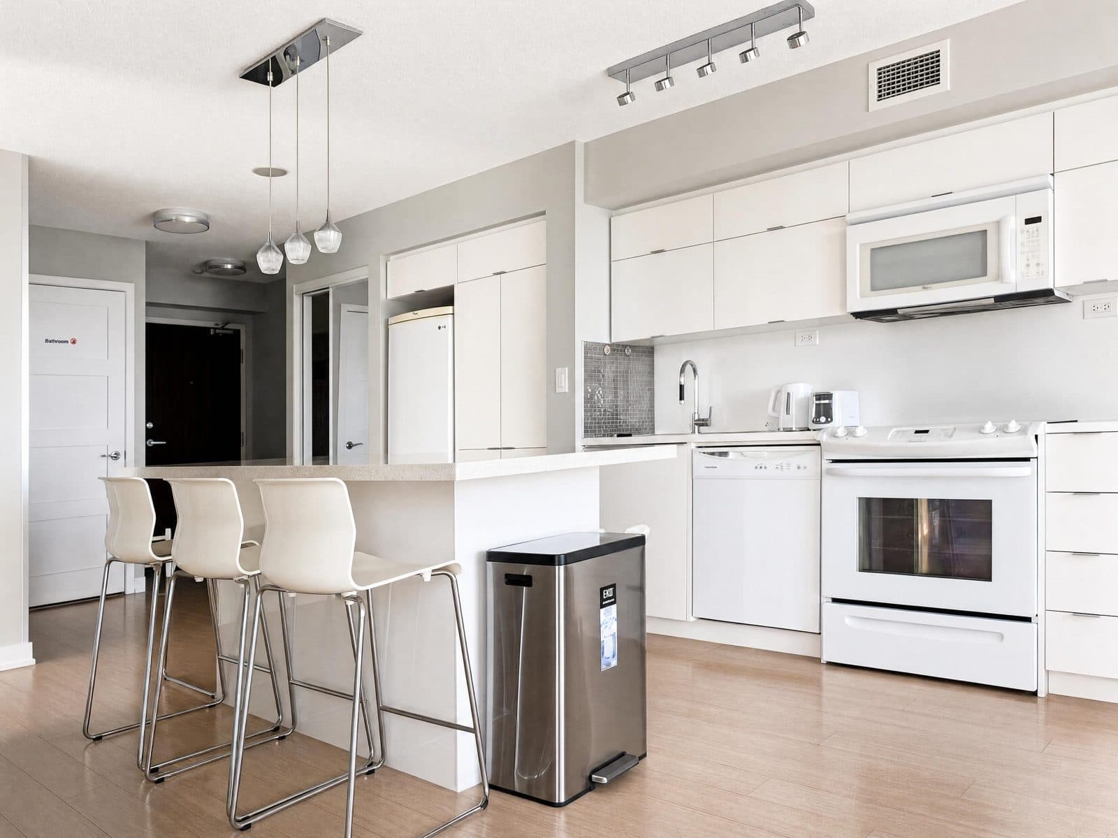 Premier 2BR Suite with Queen Beds near the Waterfront — photo 3 — Parade, CityPlace