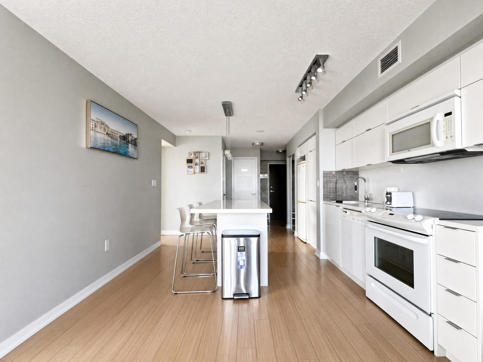Premier 2BR Suite with Queen Beds near the Waterfront — photo 4 — Parade, CityPlace