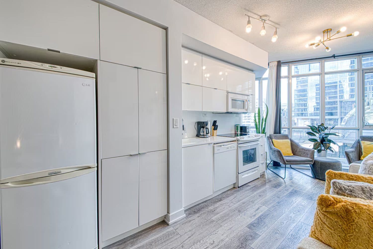 Studio Suite near the Waterfront — photo 3 — Parade, CityPlace