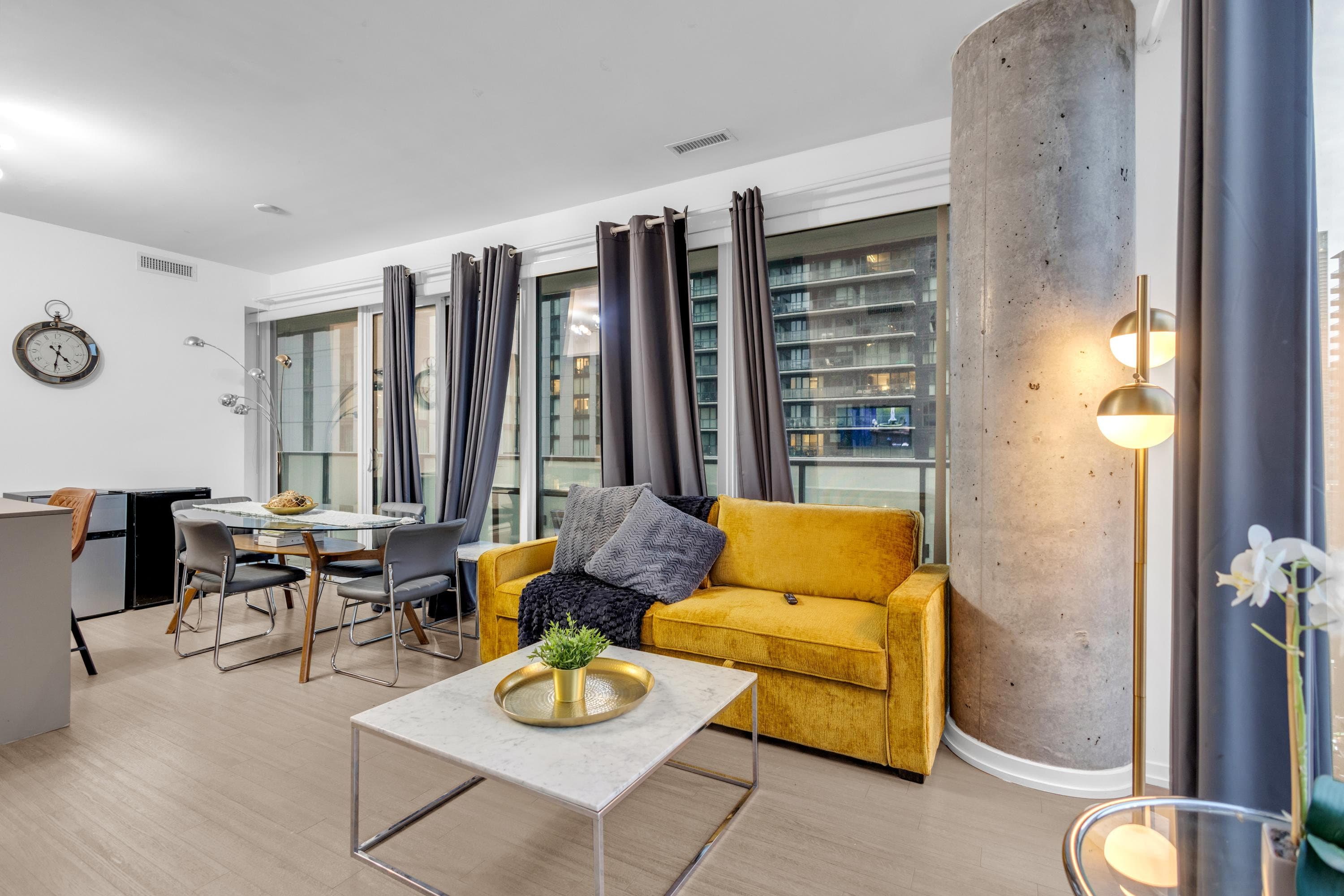 2BR Suite with Queen Beds near Queen West — photo 3 — Peter, King West
