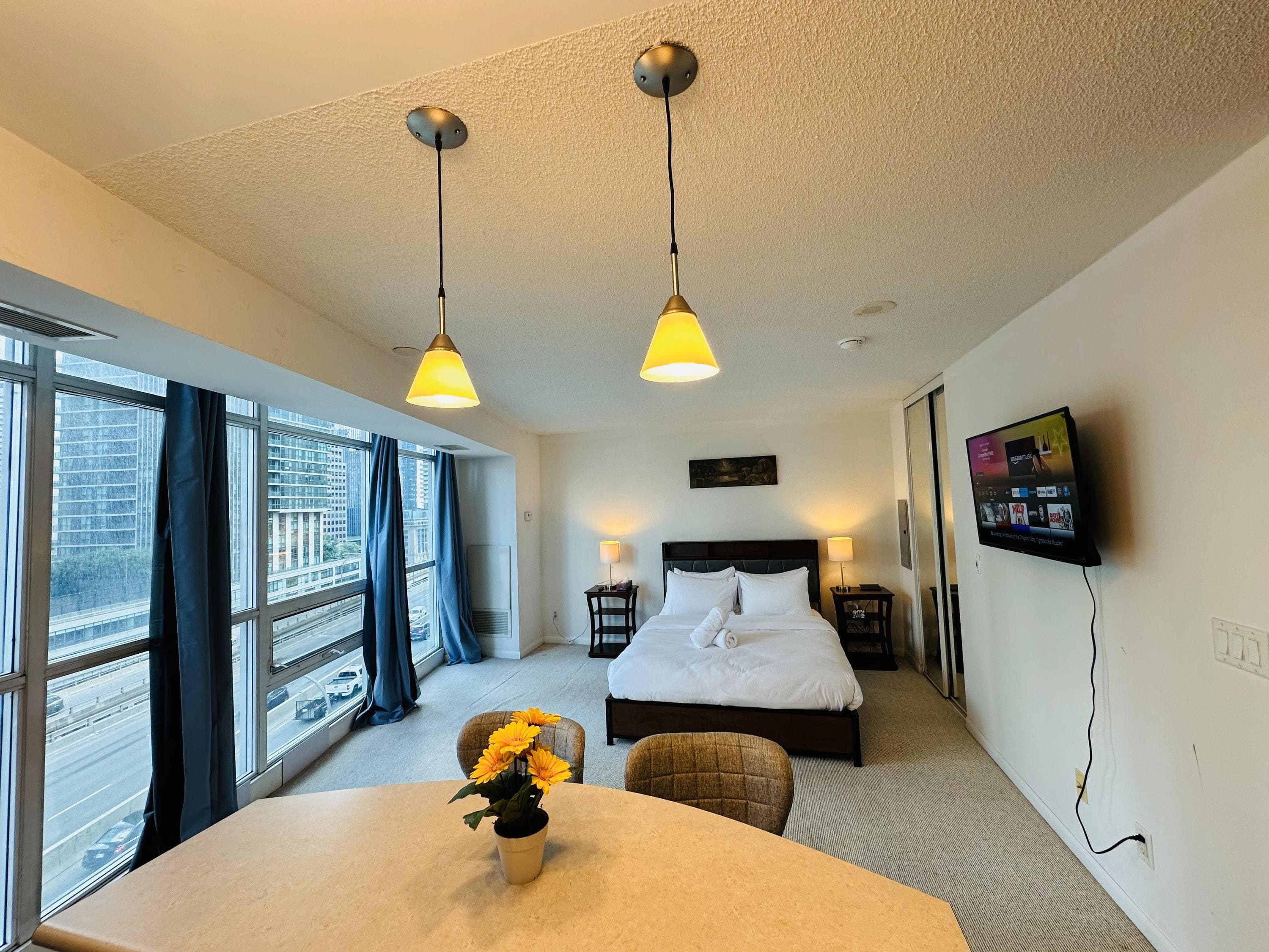 Studio Suite with Queen Bed near Downtown Toronto — photo 2 — Yonge, Harbourfront