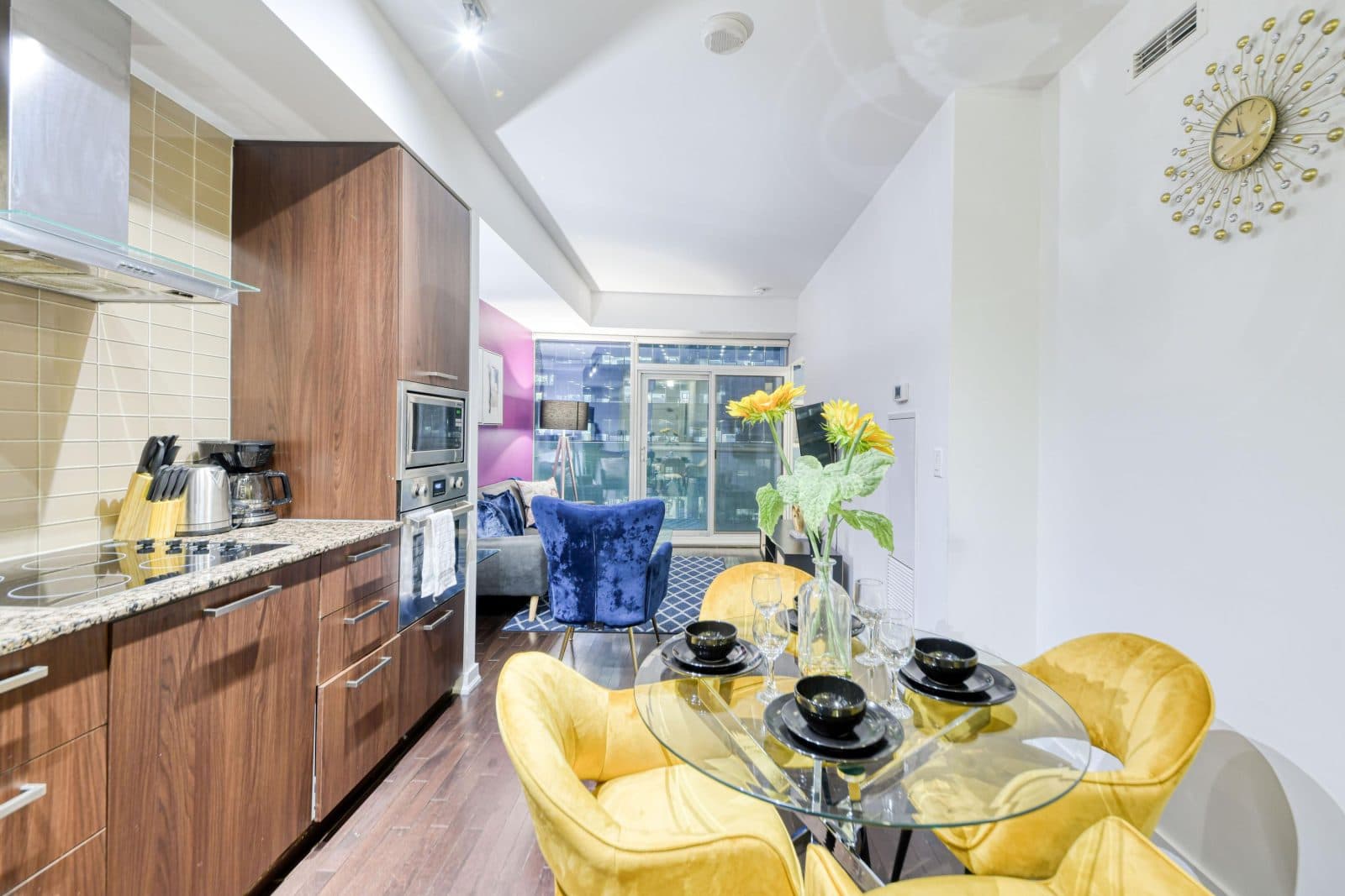 Skyline 1BR + Den Suite near Harbourfront — photo 5 — York, CN Tower