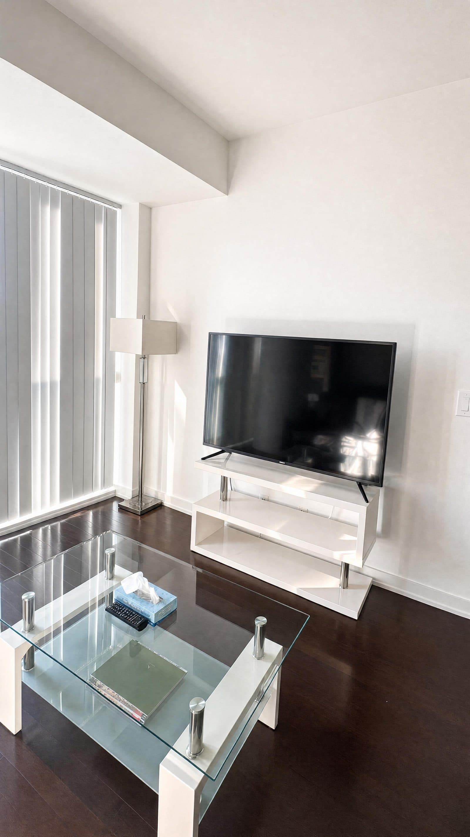 Select 2BR Suite with Queen Beds near Harbourfront — photo 2 — York, CN Tower