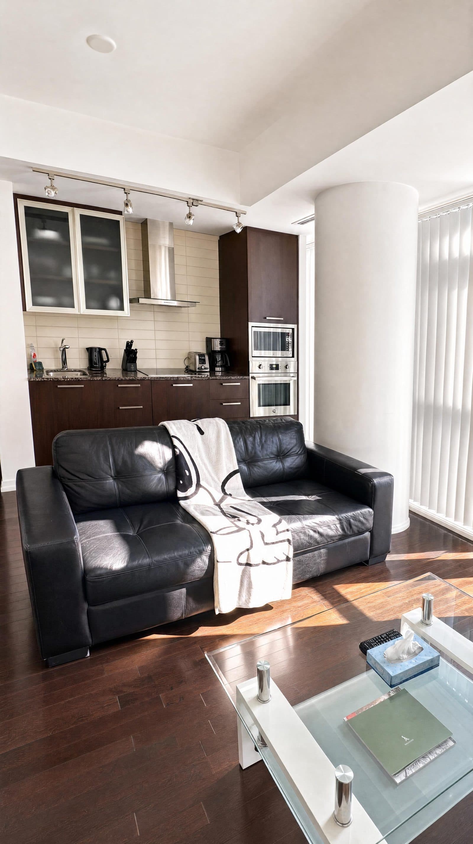 Select 2BR Suite with Queen Beds near Harbourfront — photo 4 — York, CN Tower