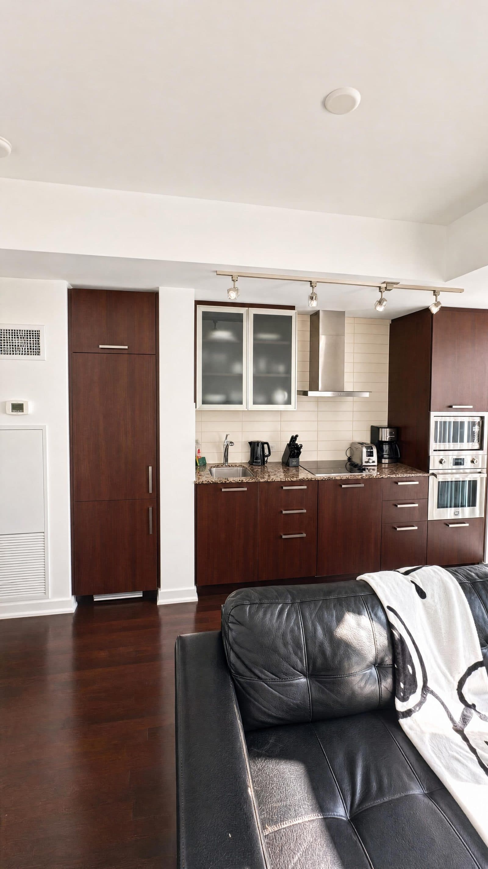 Select 2BR Suite with Queen Beds near Harbourfront — photo 5 — York, CN Tower
