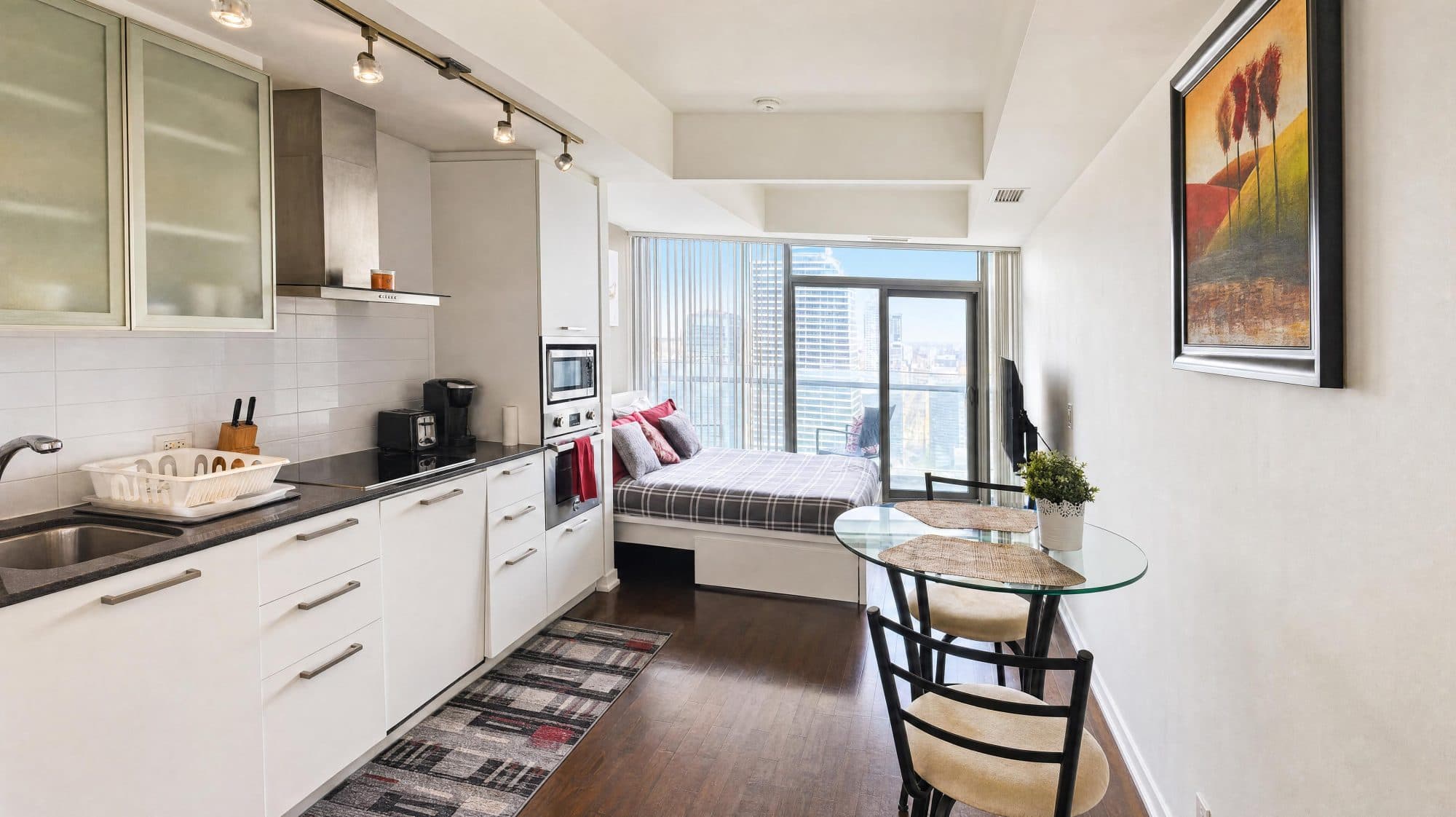 Skyline Studio Suite with Queen Bed near Harbourfront — photo 4 — York, CN Tower