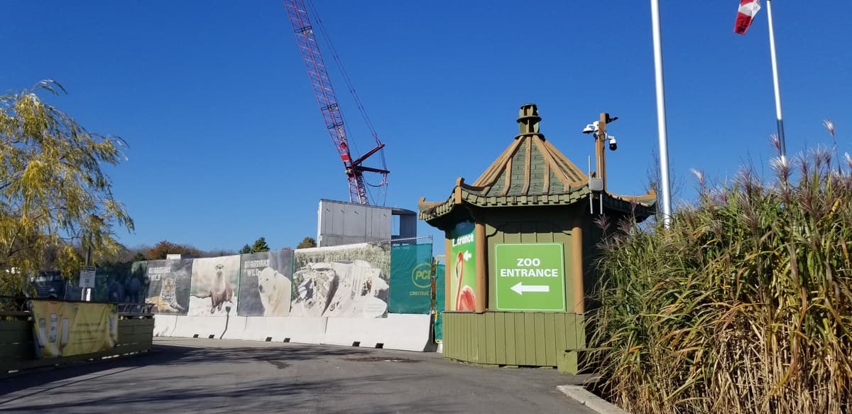 Toronto Zoo entrance gate and sign