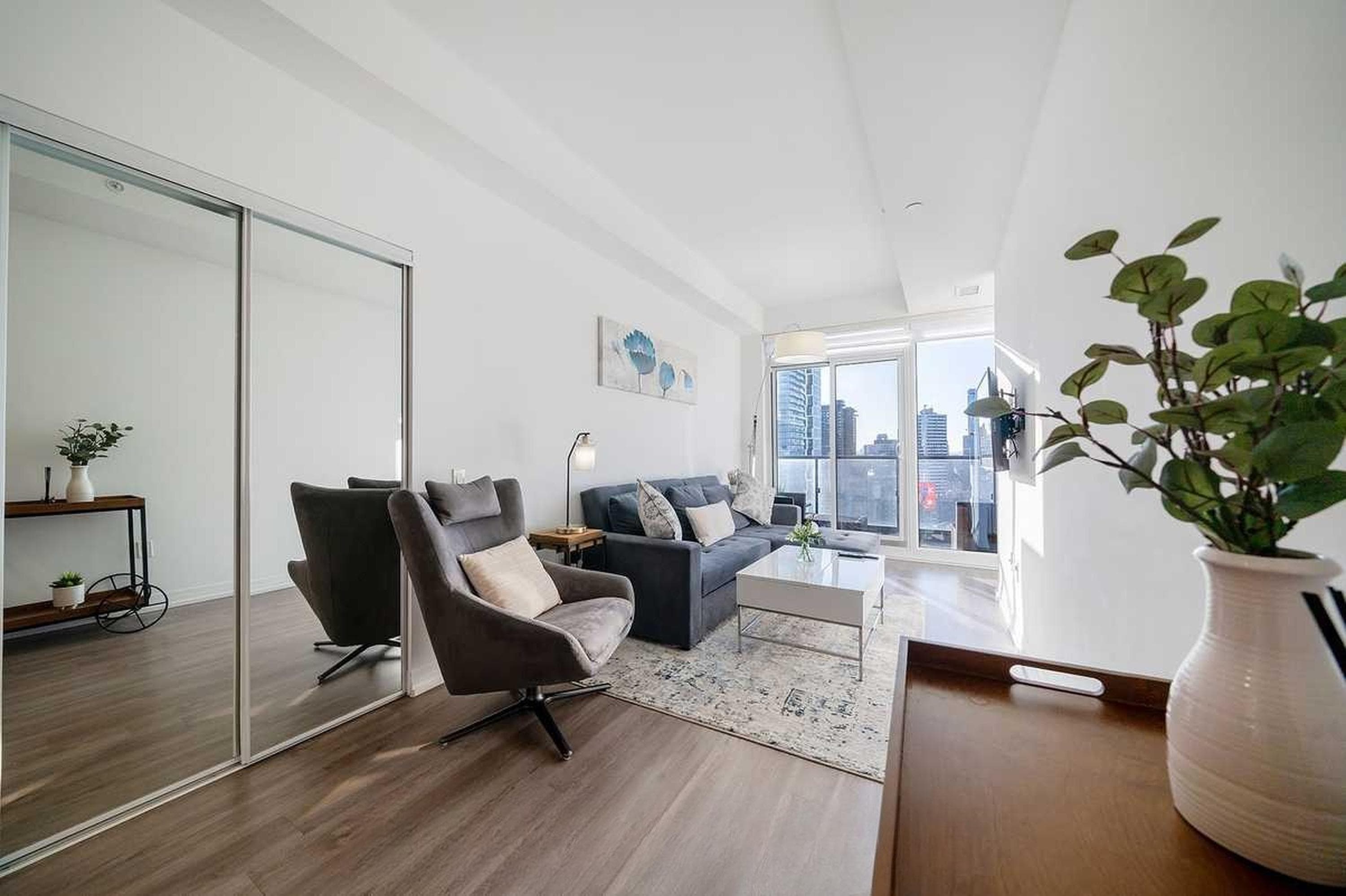 Jarvis 3 Bed / 2 Bath · Sofa Bed — photo 1