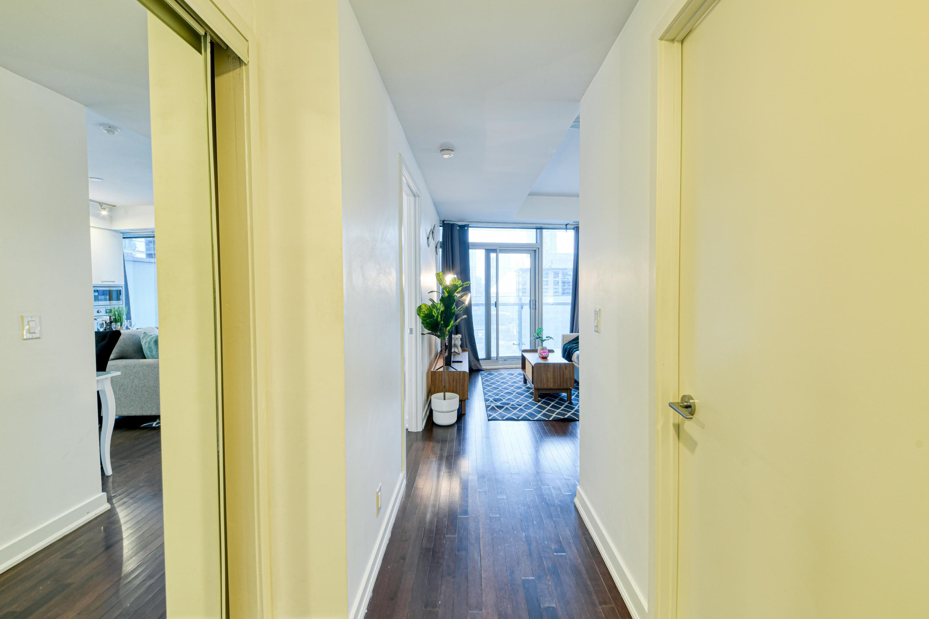 York 2 Bed / 1 Bath · Sofa Bed — photo 1