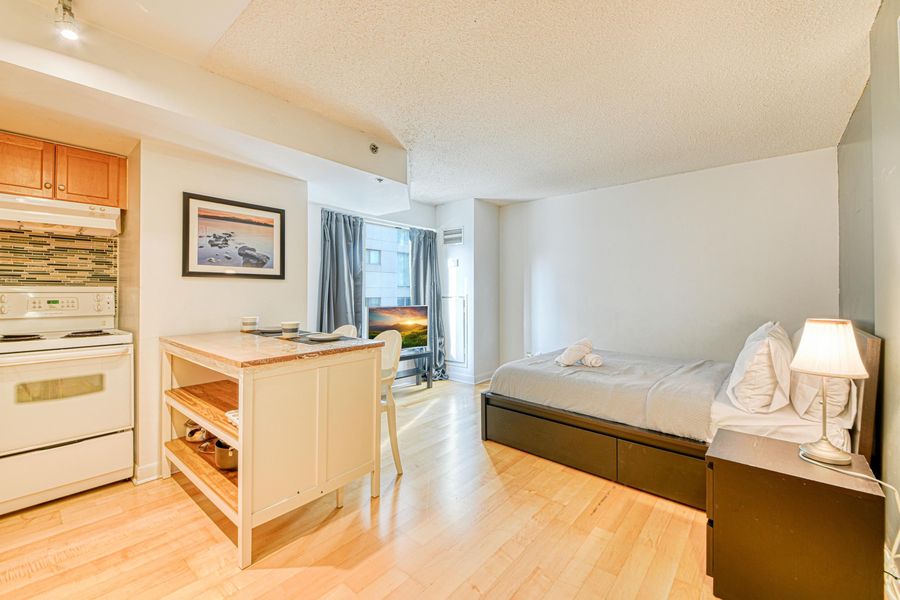 Pantages — furnished suites in Downtown Yonge, Toronto
