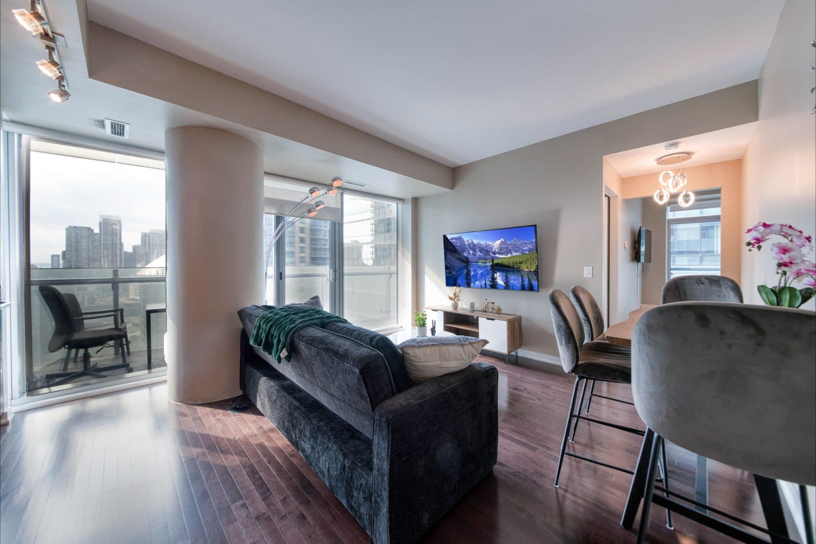 York 2 Bed / 2 Bath · Sofa Bed — photo 1